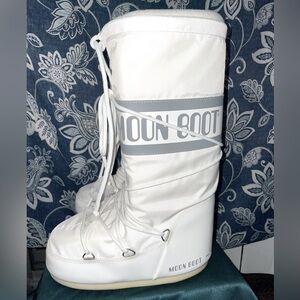 Moon Boot the Original snow boots in good condition EU 35/38 UK 5/5 US 5/6